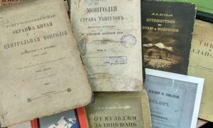 Выставка из цикла «К юбилею книги» холле ИИАЭ ДВО РАН миниатюра